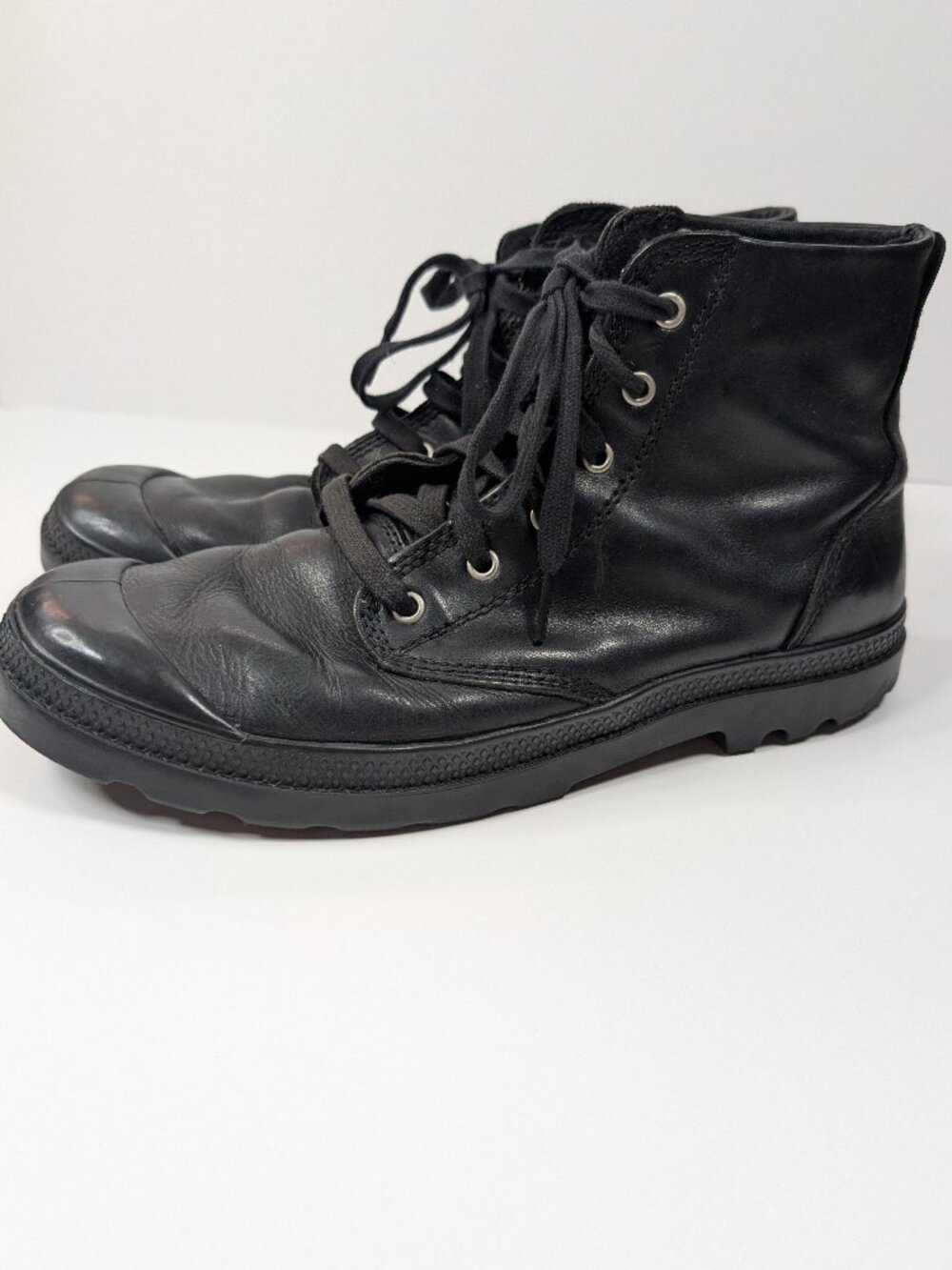 Great condition Men's Palladium Pampa High Top Leather Boots - size 11.5